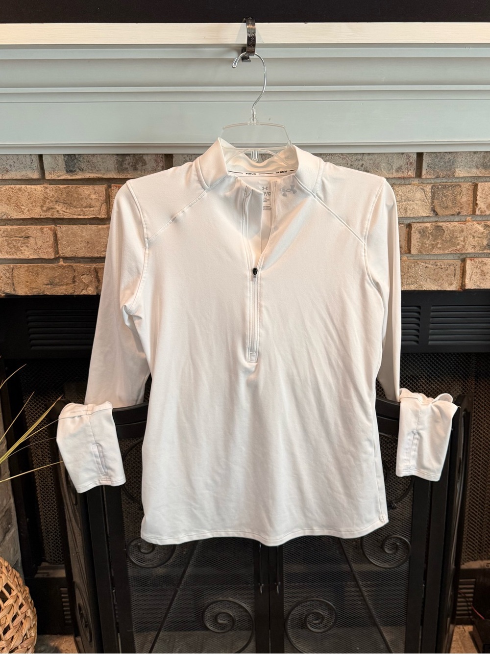 Under Armour fitted run zip front top in white, Small, EUC